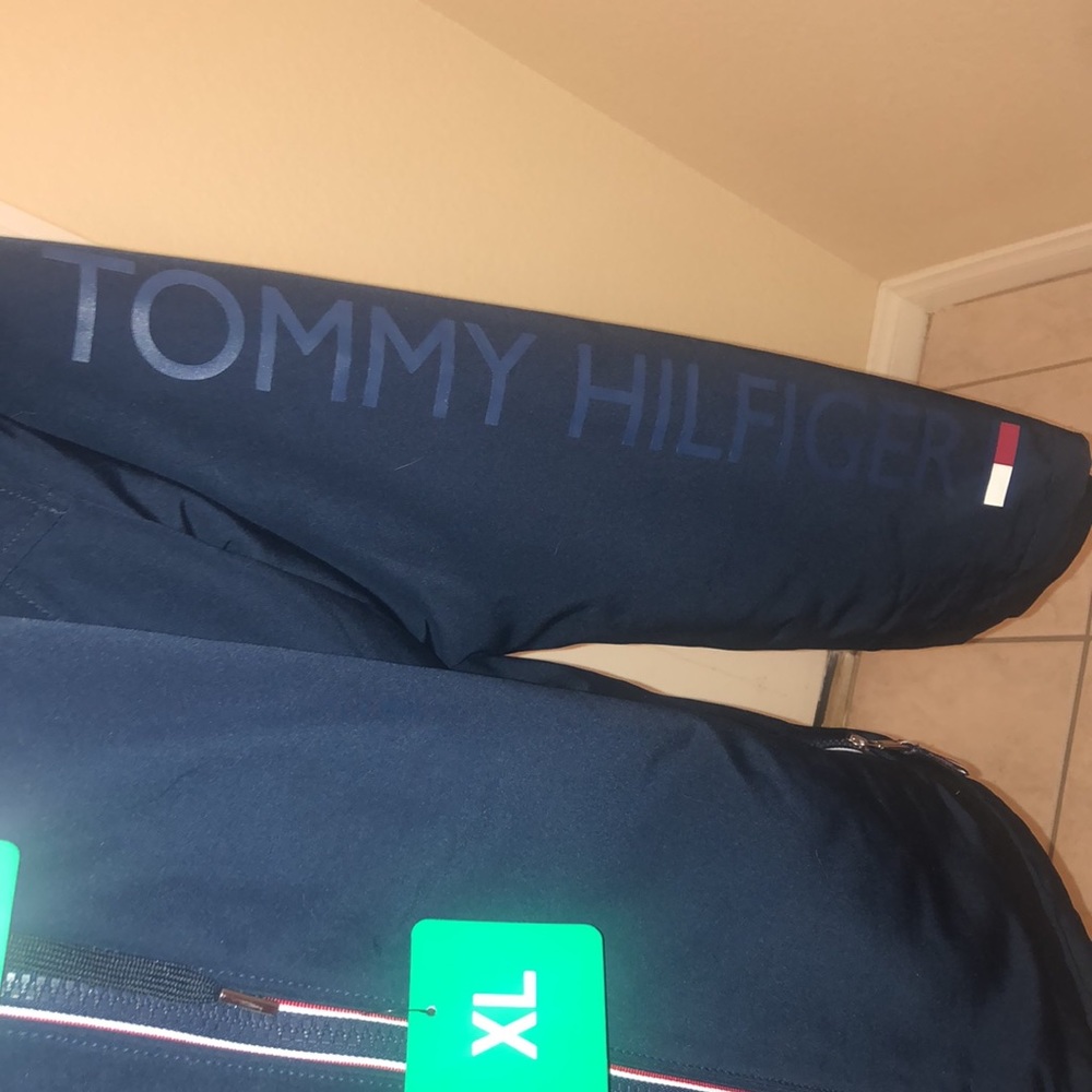 Tommy Hilfiger so soft inside 🥰 pinstripes on pockets Arm with logo! NEVER WORN - Picture 4 of 10